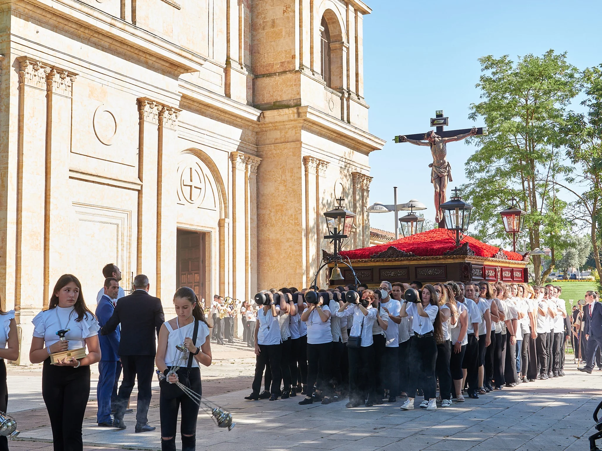 Salamanca estrena la "Plaza del Cristo del Amor y de la Paz"; un nuevo hito para nuestra Semana Santa